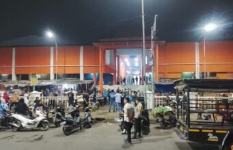 Penertiban Pasar Tumpah SGC, Polisi dan Satpol PP Berikan Arahan kepada Pedagang