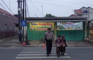 Berangkat Sekolah Disambut Polisi, Pulang Membawa Cerita