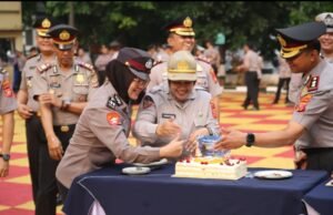 Kejutan Ulang Tahun dari Kapolres Purwakarta, Hangatkan Kebersamaan dengan Wakapolres dan Personel